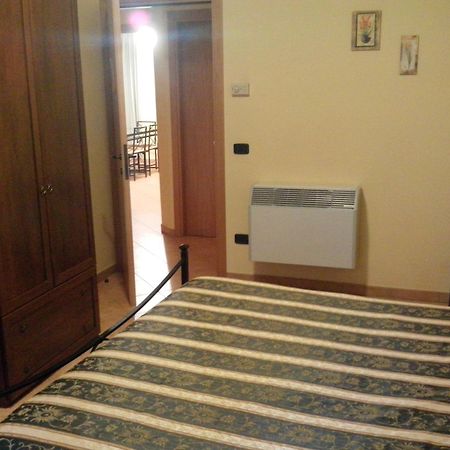 Hotel L'Antipapa Fondi Habitación foto