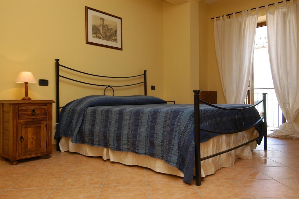 Hotel L'Antipapa Fondi Habitación foto