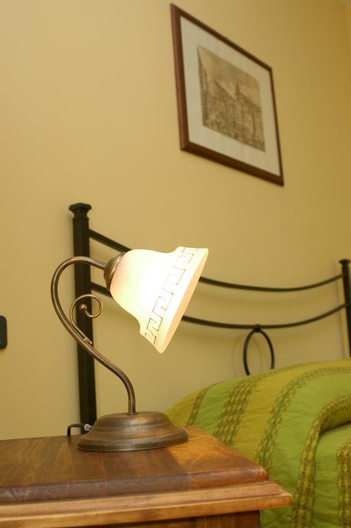 Hotel L'Antipapa Fondi Habitación foto